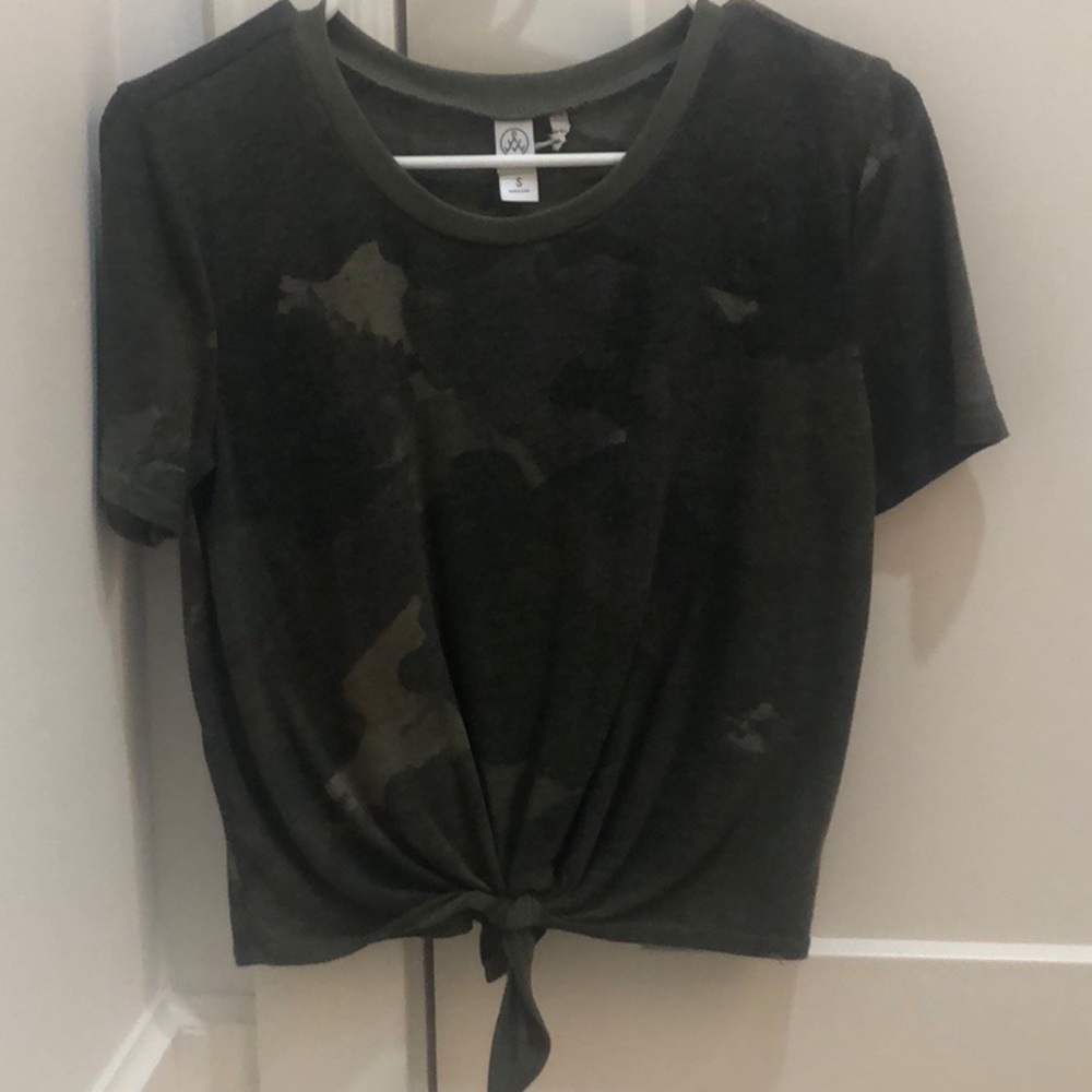 Camo tie tee
